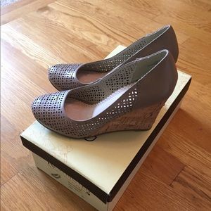 Cute and super comfy taupe cork wedges!